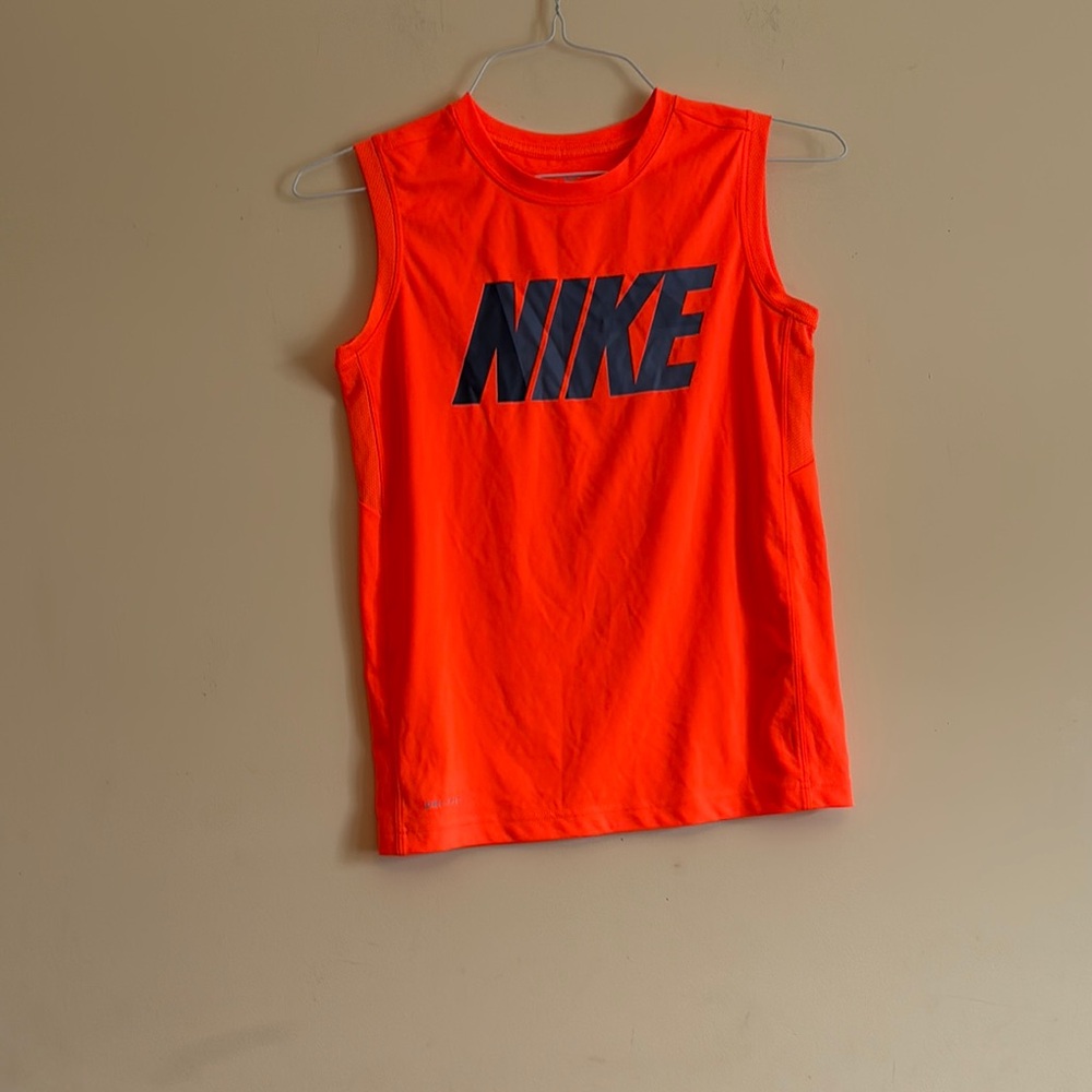 Nike Boys' Legacy Hyper Crimson Orange Sleeveless Muscle Tank Top Size Medium‎